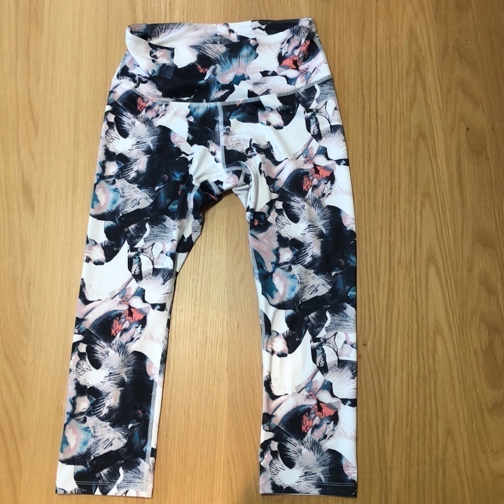 APANA capri leggings women’s small floral print yoga workout clothes